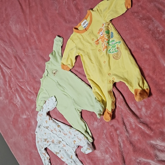 Bundle of 3 Unisex 3 Month Onesies - Picture 3 of 11